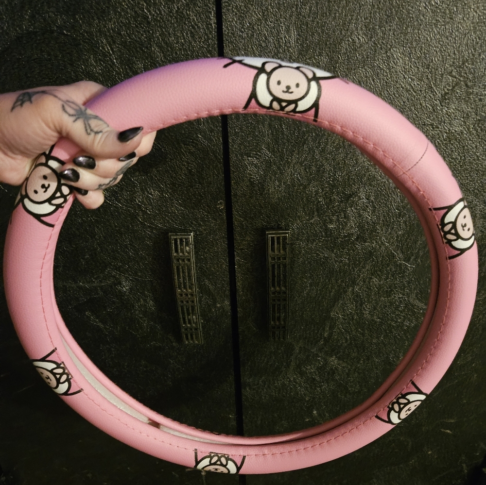 Brand new pink Hello Kitty HK car leather-like steering wheel cover